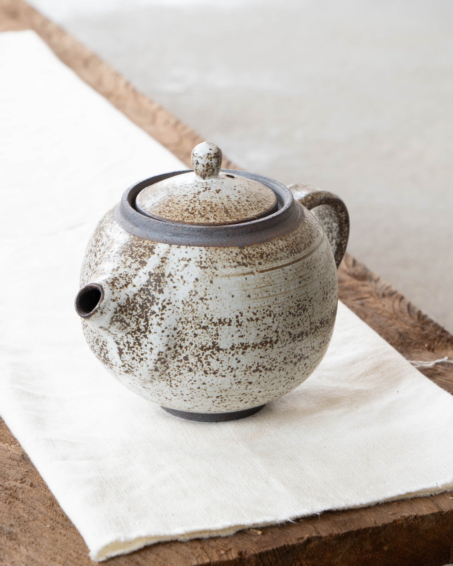 Stone White Teapot | L