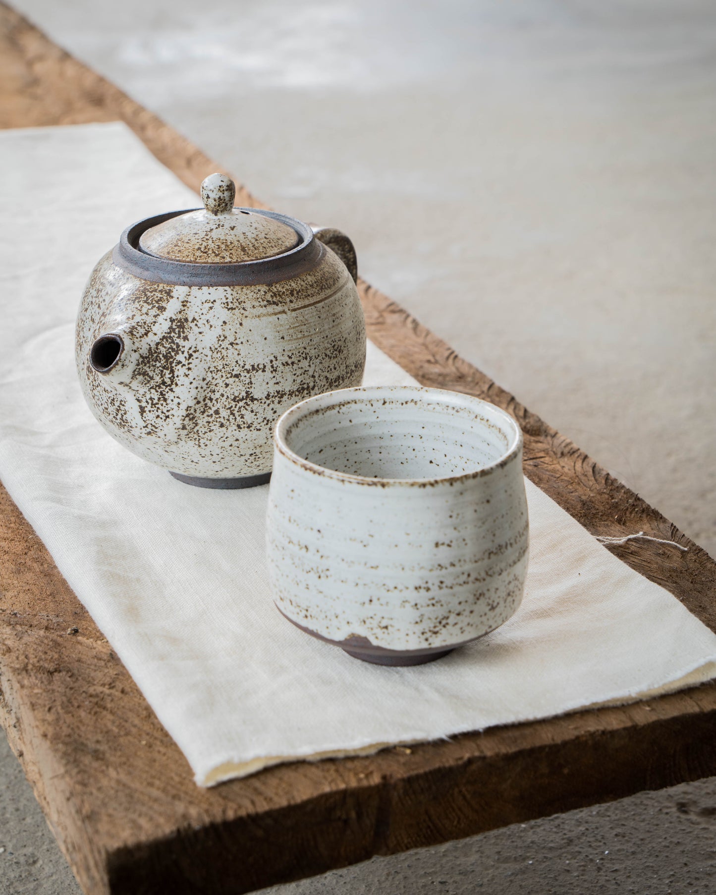 Stone White Teapot | L