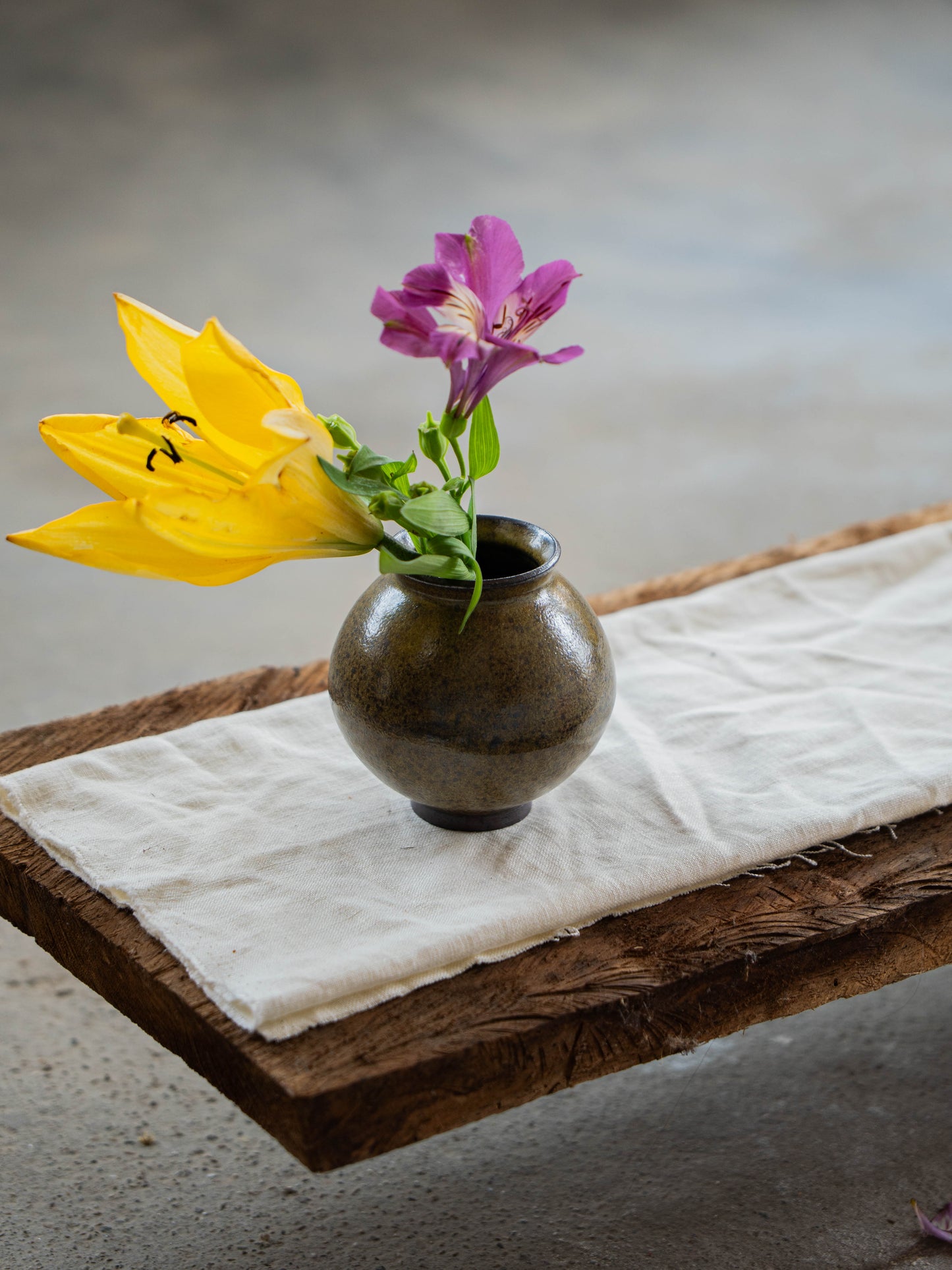 Moss Ash Moon Jar | S